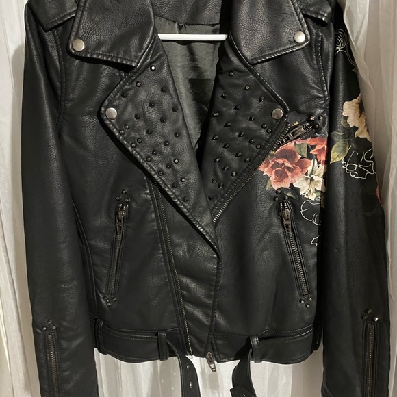 NWT BLANKNYC Faux Leather Moto Rose Studded Jacket - Picture 3 of 7